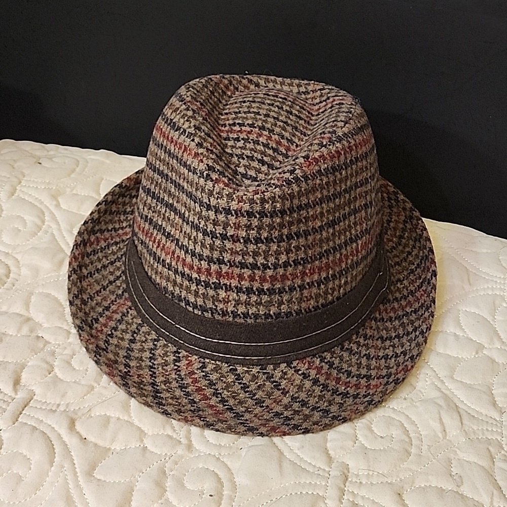 ADORA Houndstooth Fedora with Red and Black Accents - Picture 5 of 5